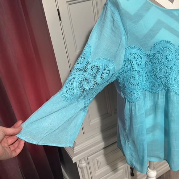 Sky Blue Blouse by Valerie Stevens with Lace Detail on Sleeves & Waist - Size XL - Picture 4 of 10